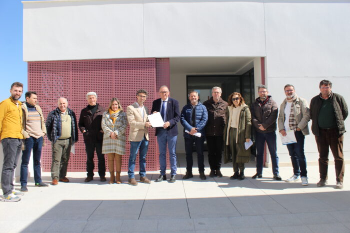 La Diputación de Córdoba entrega el edificio educativo de la Guardería y Centro de Educación de Adultos