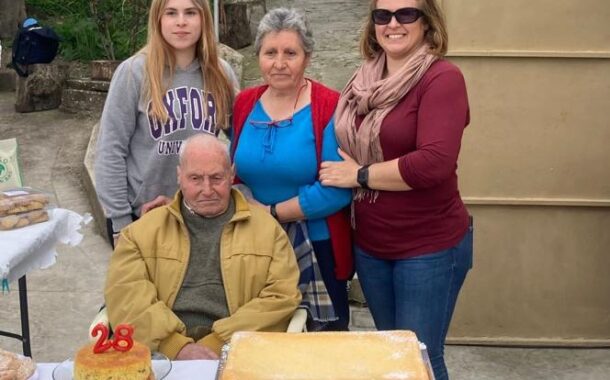 Celebración familiar por motivo del 100 cumpleaños de nuestro vecino Antonio Arenas Díaz