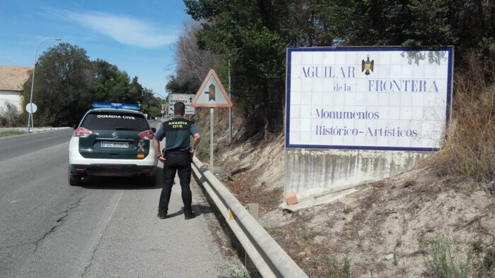 La Guardia Civil ha detenido en Aguilar de la Frontera a una persona y ha investigado a otra como presuntos autores de un delito de robo con violencia e intimidación
