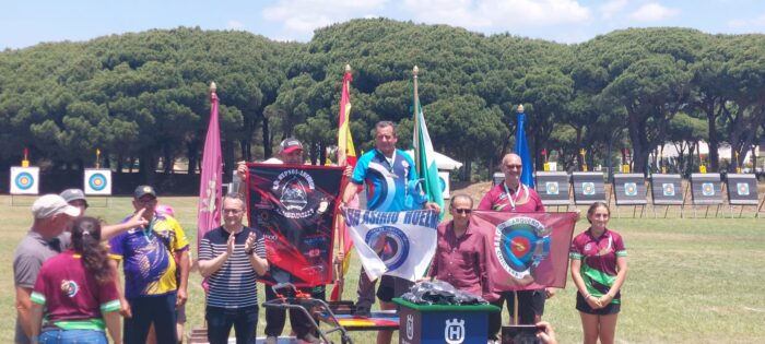 Trinidad García consigue la medalla de oro, mientras que Damián Bolívar se alza con la medalla de plata y José Manuel Jiménez con la de bronce en el Campeonato de Andalucía de Tiro con Arco