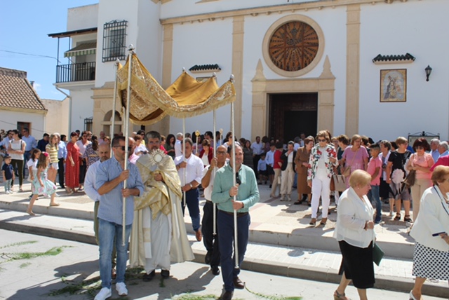 Celebración de la Eucaristía y procesión del Corpus Christi en Almedinilla