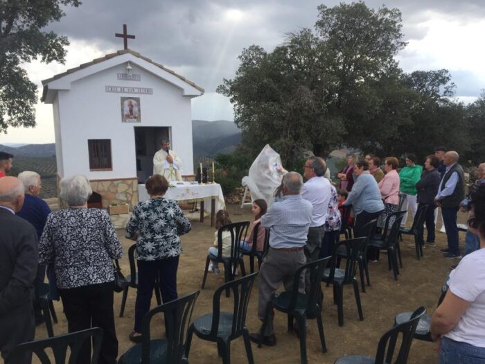 La aldea almedinillense de Brácana celebra la fiesta de la Cruz de San Isidro