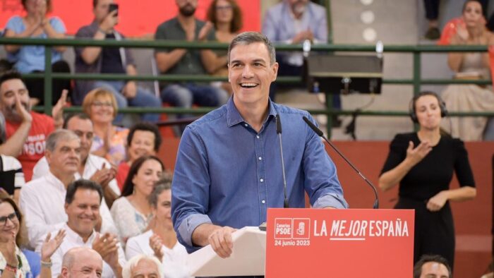“No es Sánchez, somos nosotros”: veteranos del PSOE andaluz se rebelan contra los ataques al 'sanchismo'