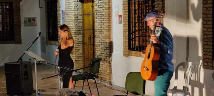 Alma Reyk y Jon Sigurdur Eyjolfsson ofrecieron una personalísima visión de la música de The Beatles
