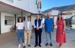 El delegado de Educación visita el colegio Rodríguez Vega de Almedinilla