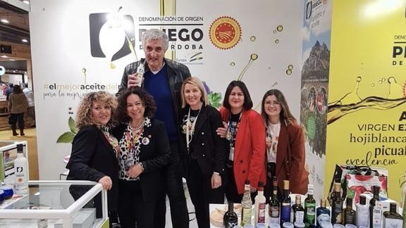 La Denominación de Origen Protegida (DOP) Priego de Córdoba, reconocida por la excelencia de su Aceite de Oliva Virgen Extra (AOVE), brilla con luz propia en la nueva edición de Madrid Fusión