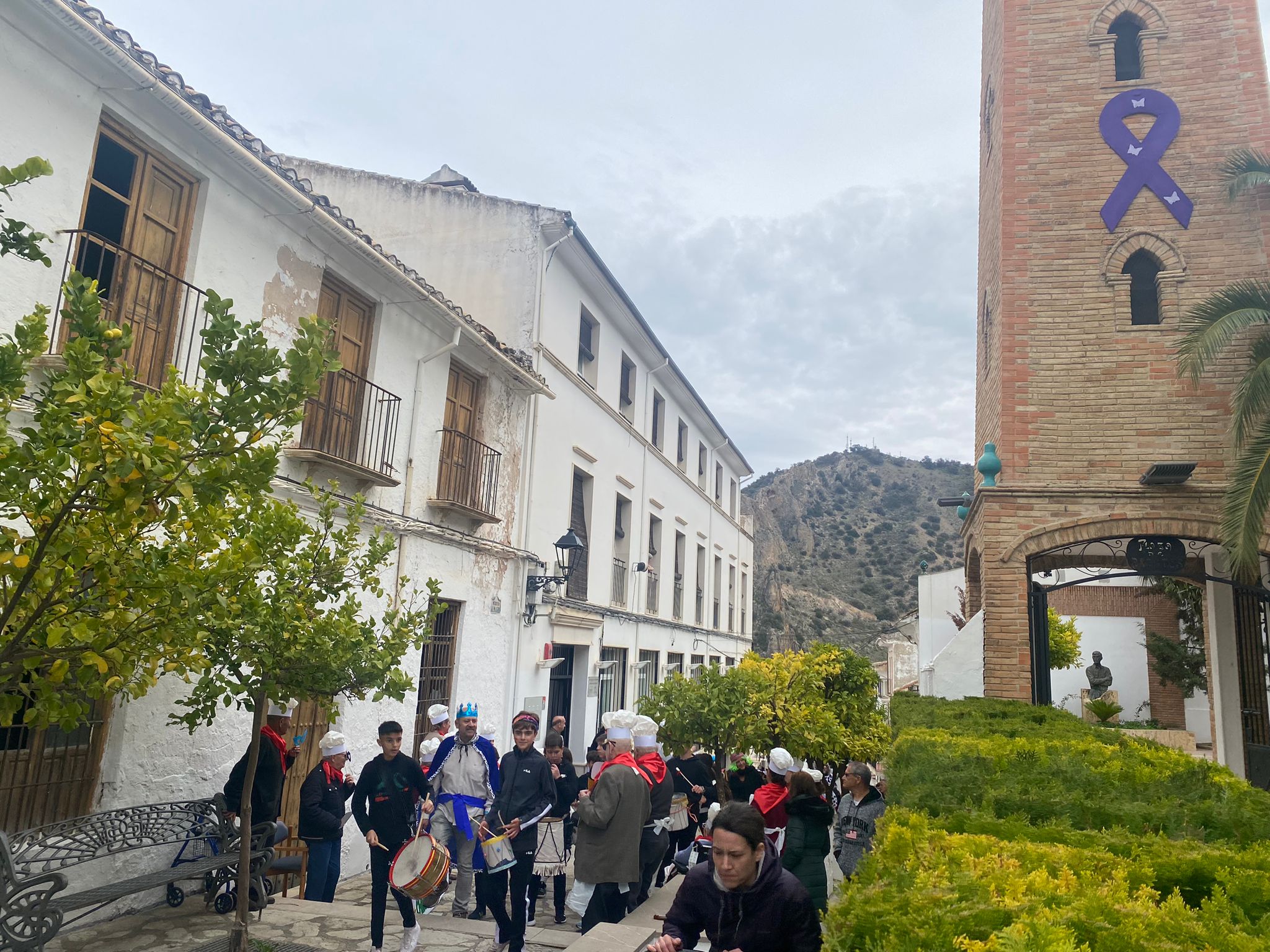 El Carnaval del CEIP Rodríguez Vega inunda las calles de Almedinilla de música y color