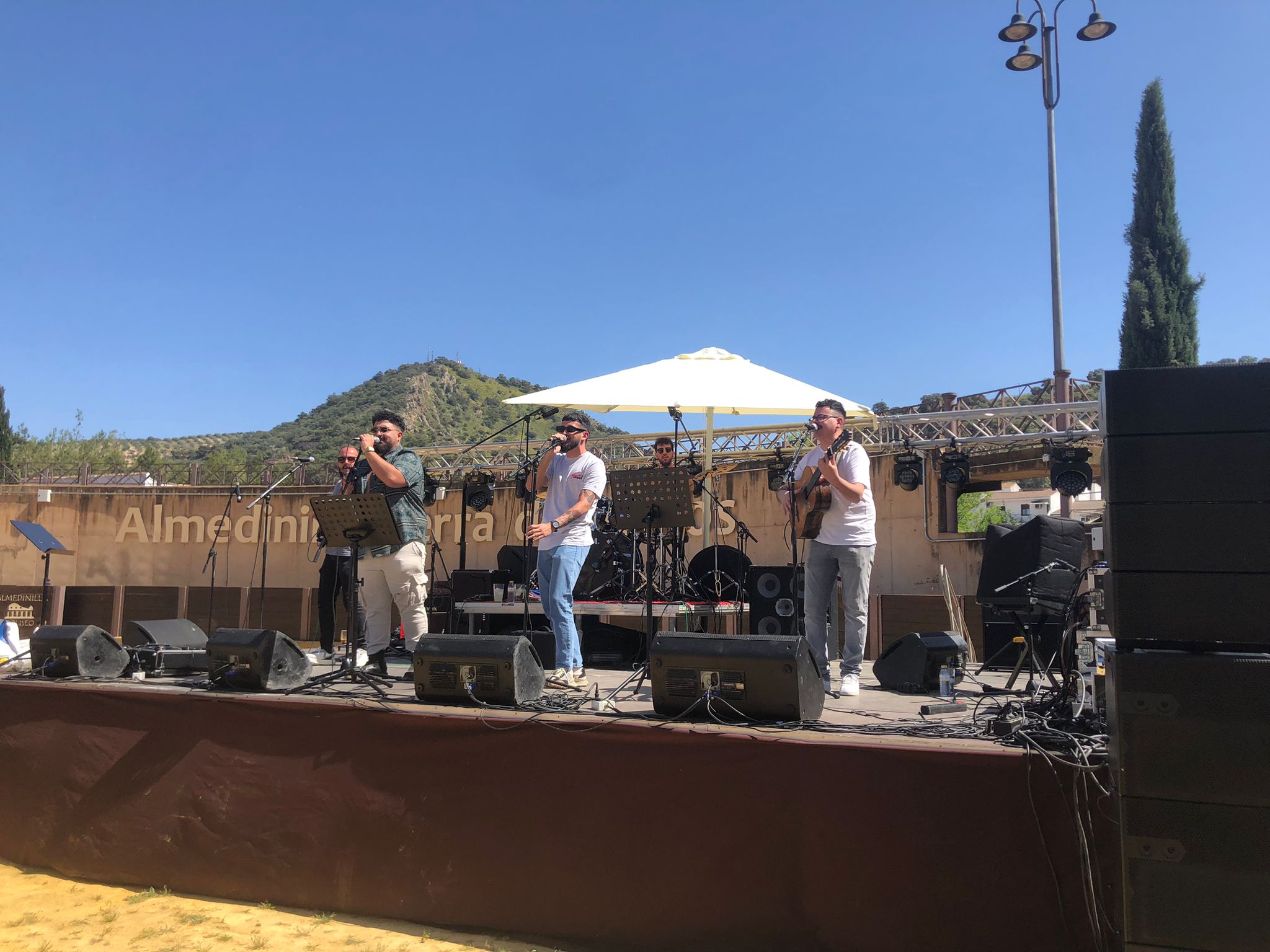 El Coliseo de Almedinilla, testigo de la Fiesta de la Primavera del municipio