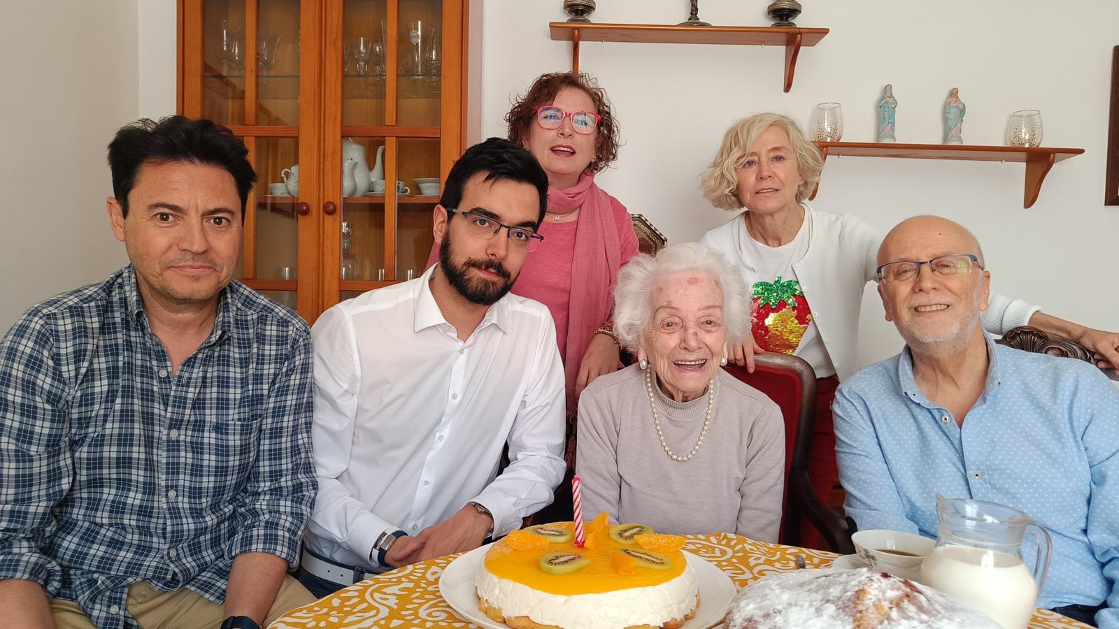 101 cumpleaños de Dolores Ariza Zapater