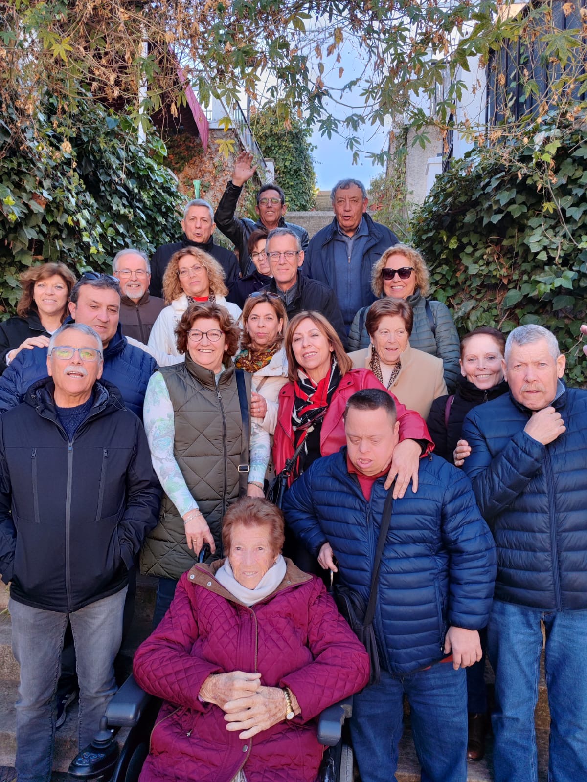 Emotiva celebración en Almedinilla: Doña Salvadora Rodríguez Rey cumple 96 años rodeada de su familia