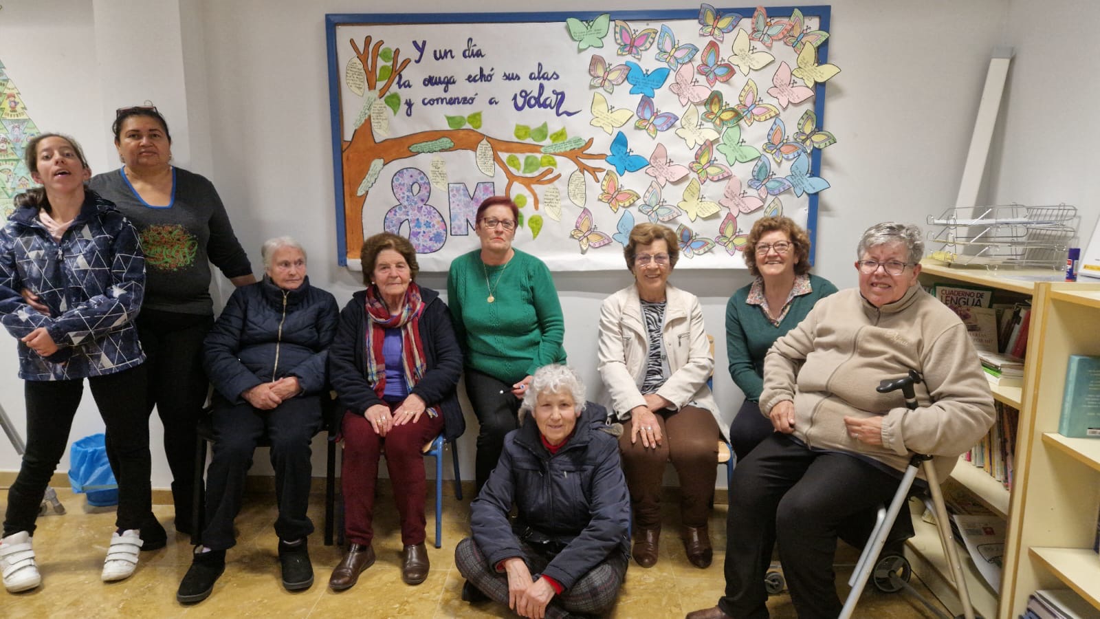 Arte y reflexión: el mural de las mujeres de la Escuela de Mayores de Almedinilla