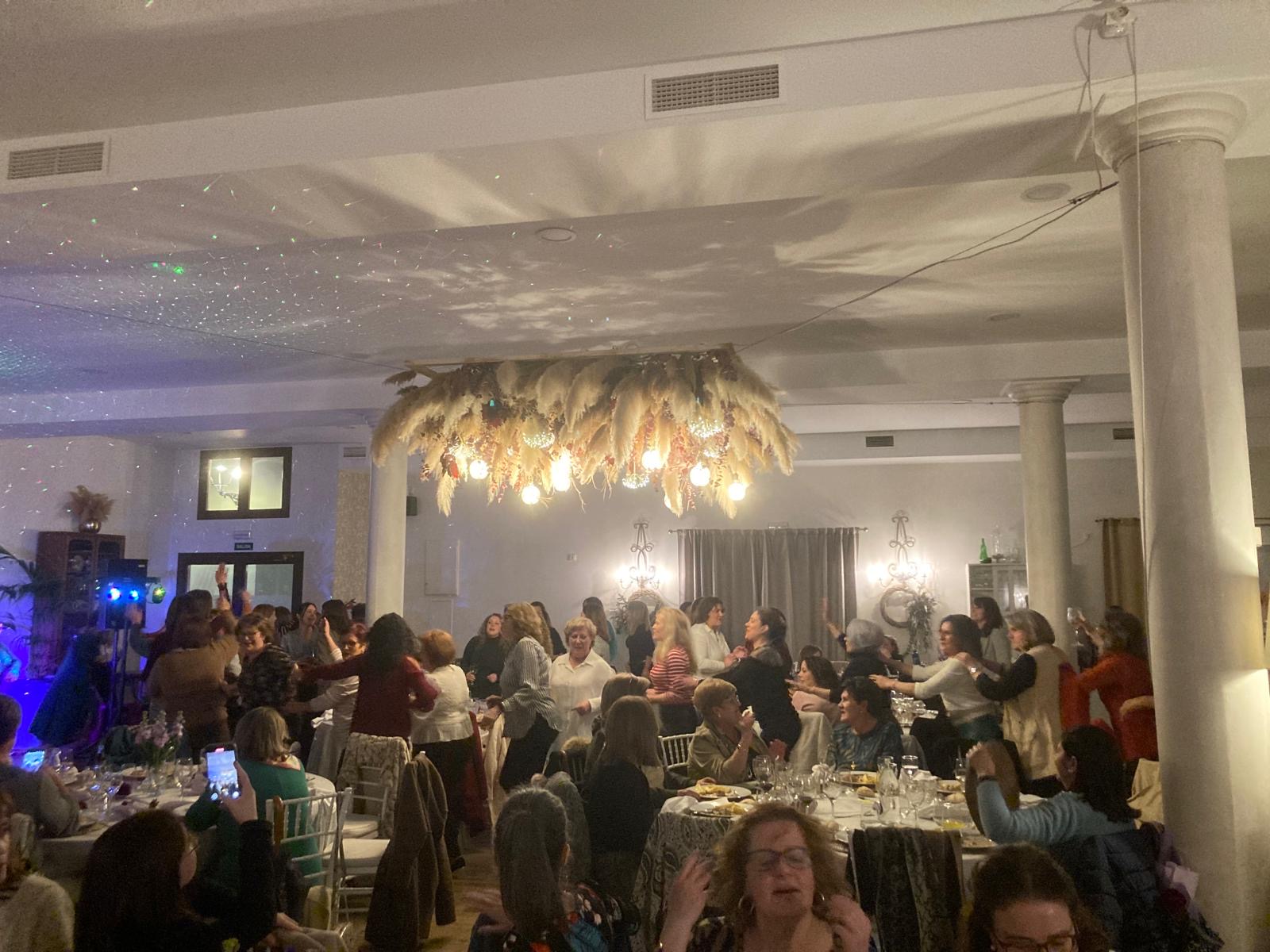 Éxito rotundo en la Cena de la Mujer de Almedinilla