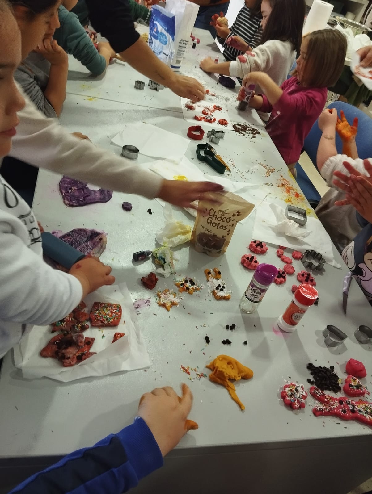 Éxito primaveral en la Biblioteca Municipal: Creatividad y sabor para los más jóvenes