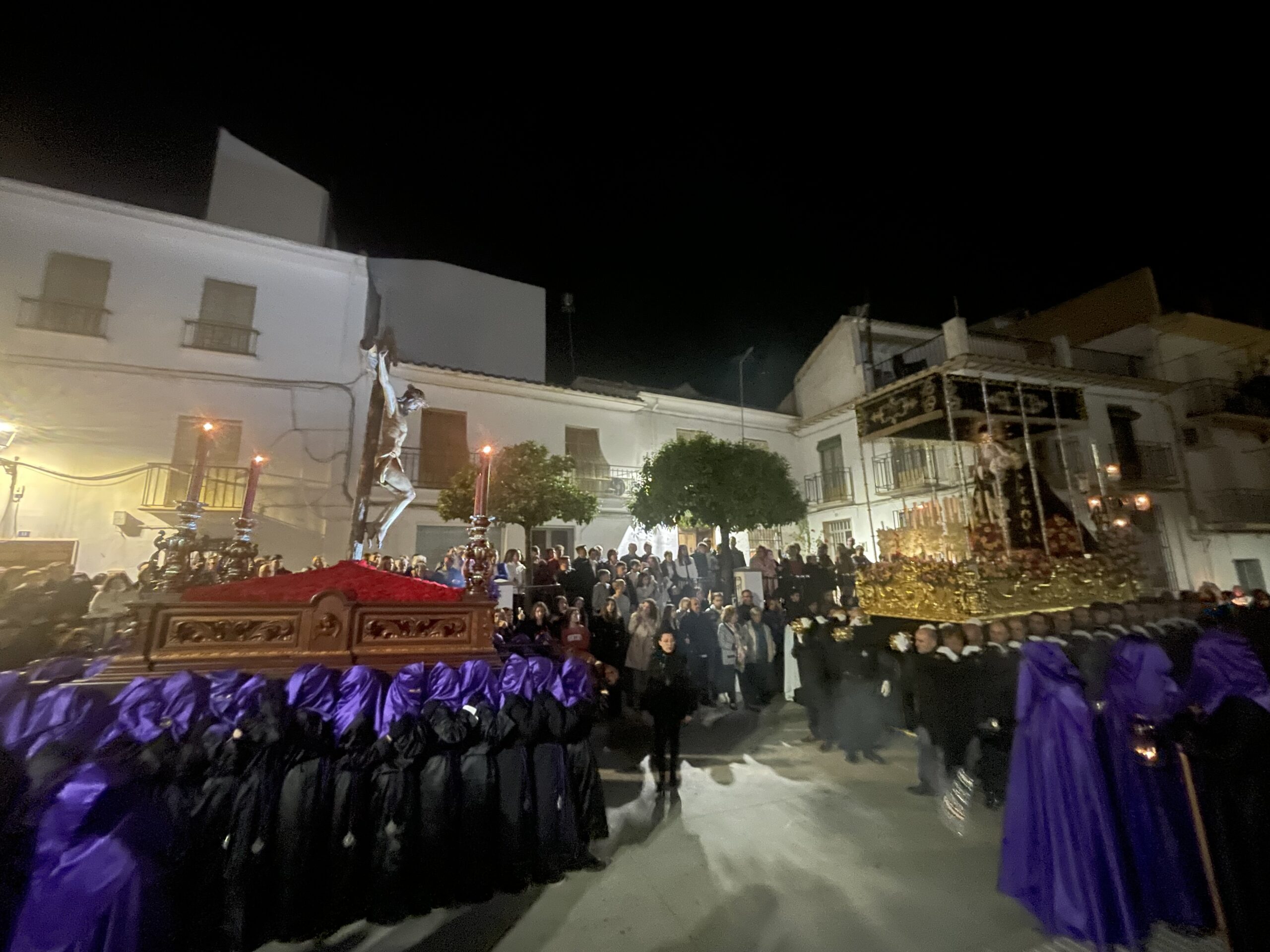 Gran procesión del Jueves Santo en Almedinilla con el Cristo del Amor y la Virgen de los Dolores