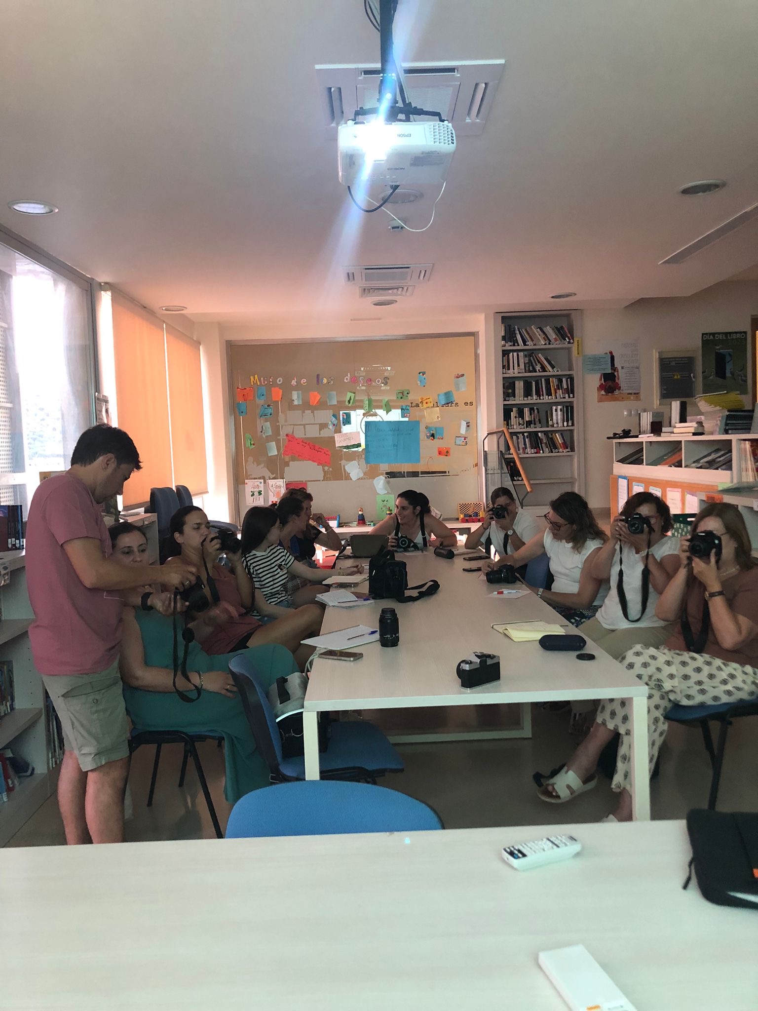 📸 Luz, mirada y emoción: arranca el taller de fotografía en Almedinilla de la mano de José Manuel García Cobo promovido por la Asociación ALMA