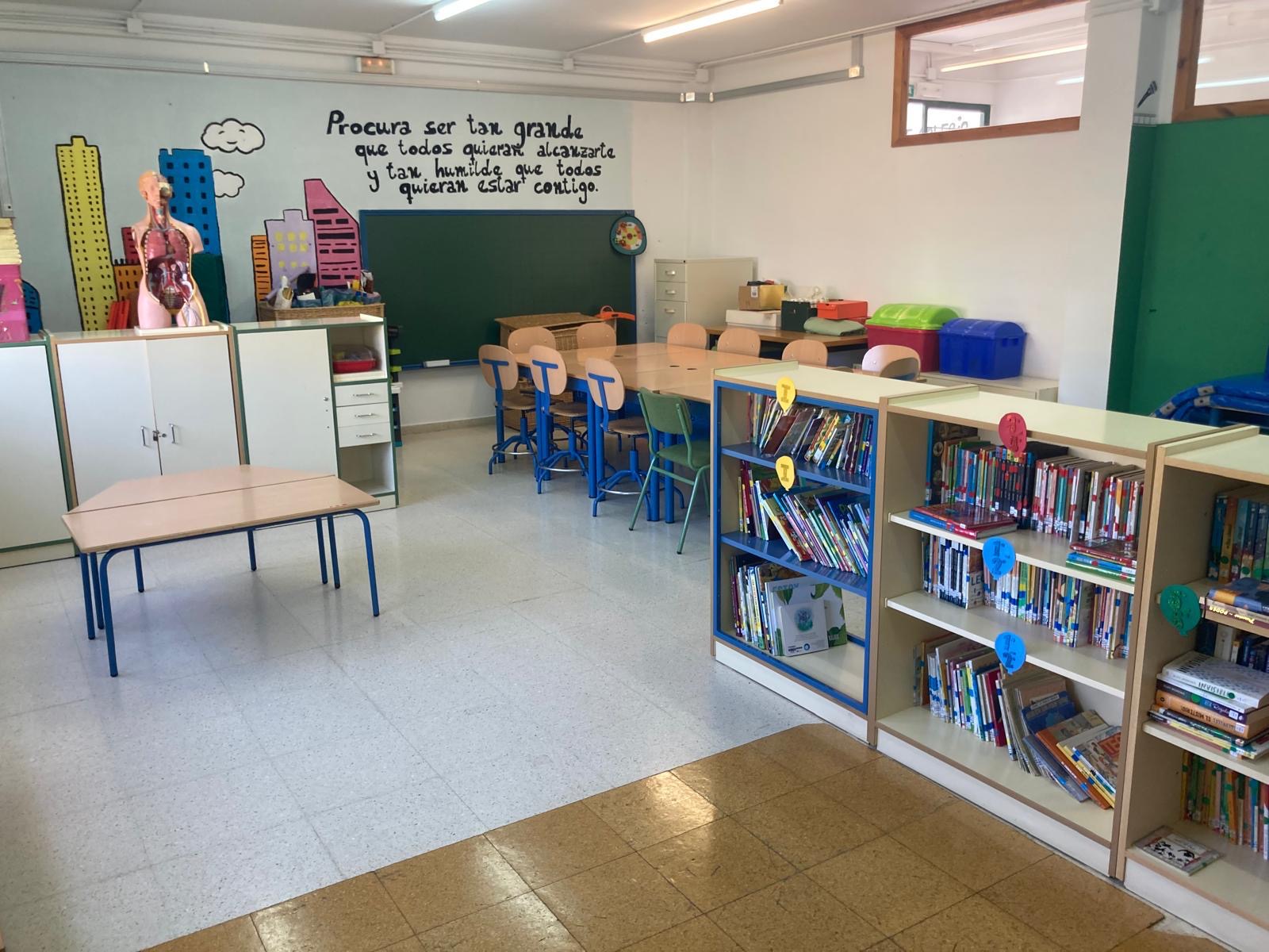 El Ayuntamiento de Almedinilla comienza con la tarea de limpieza de los centros educativos desde los primeros días del mes de julio
