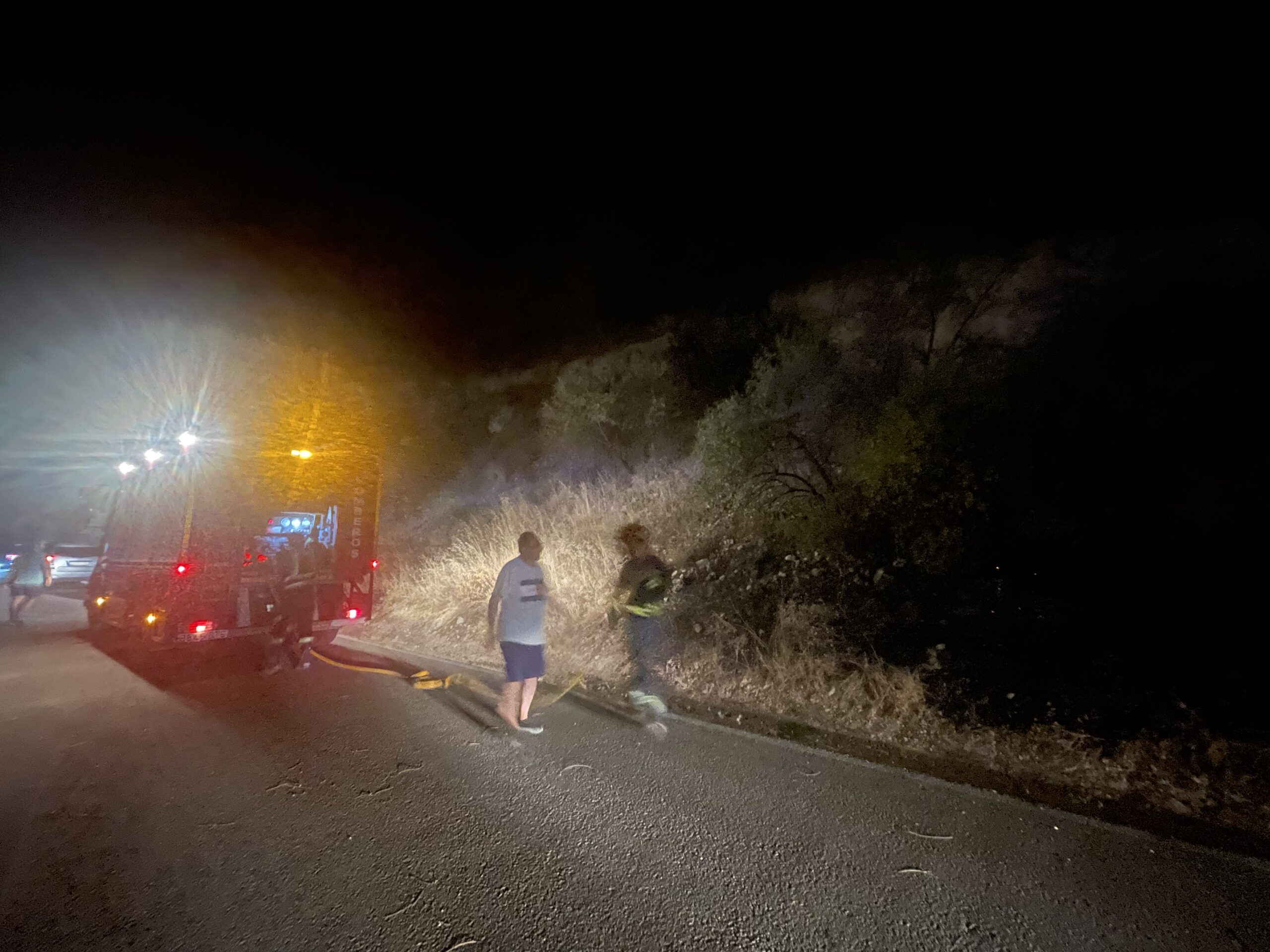 Incendio en el Cerro de la Cruz de Almedinilla moviliza a vecinos y autoridades