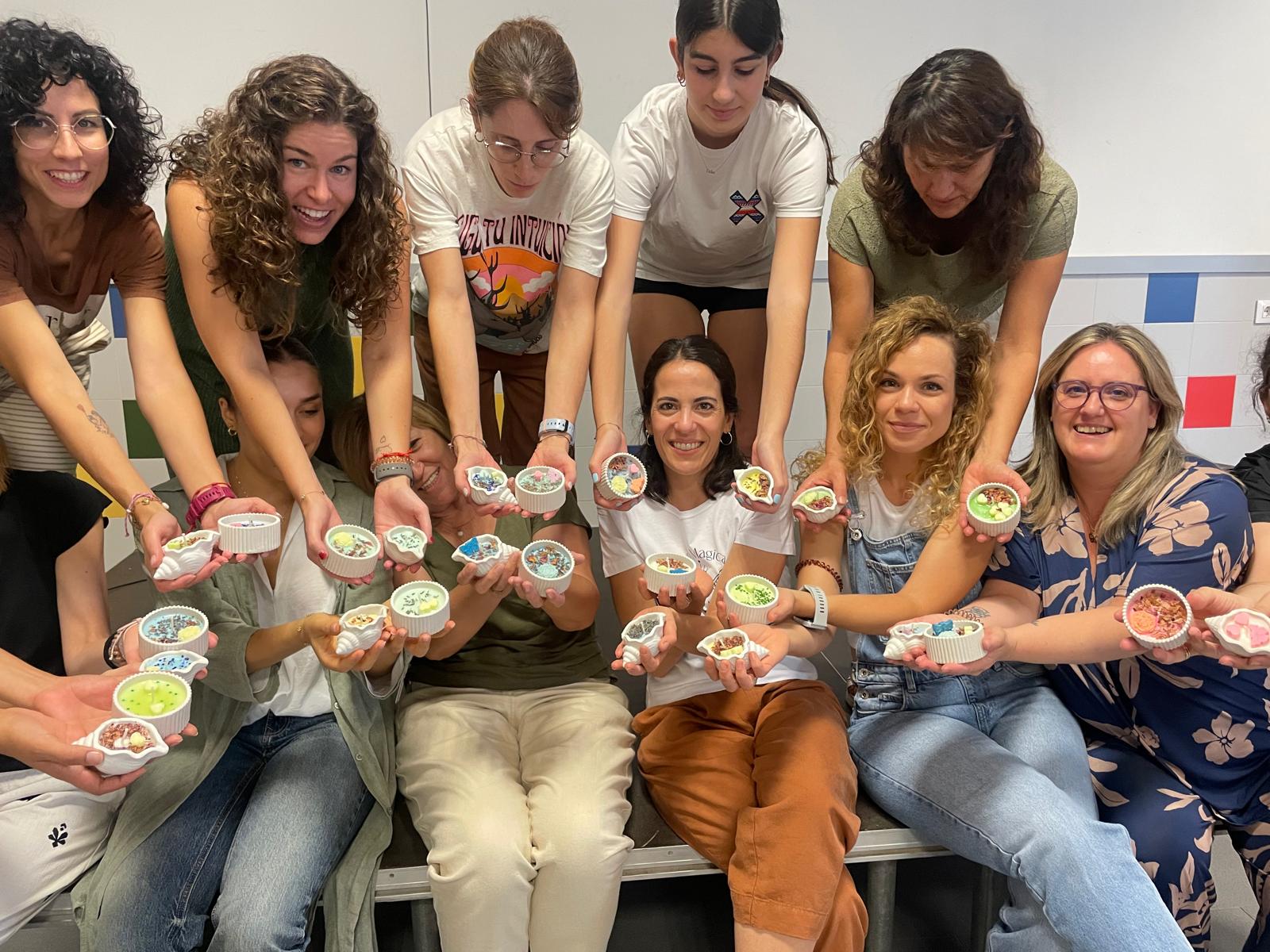 Almedinilla se ilumina con un taller de velas organizado por ALMA y la escritora Sandra Ruiz