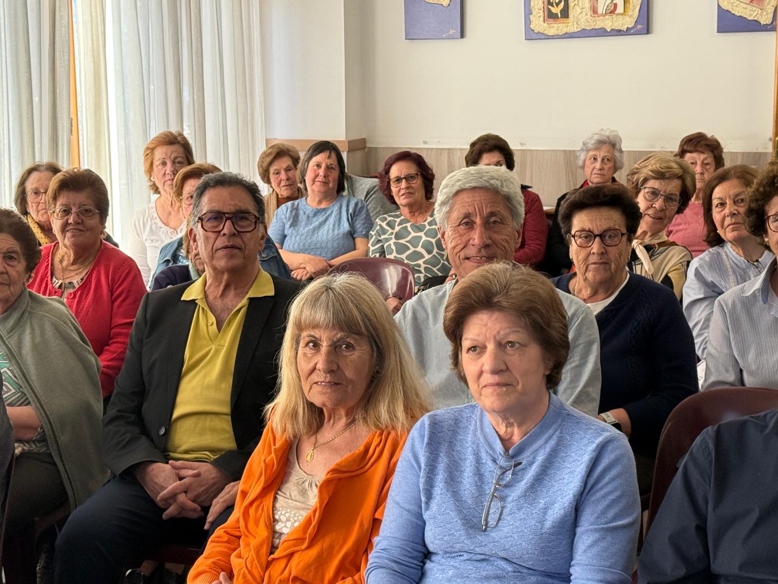 El Hogar del Pensionista acogió una interesante charla sobre el Alzheimer en Andalucía