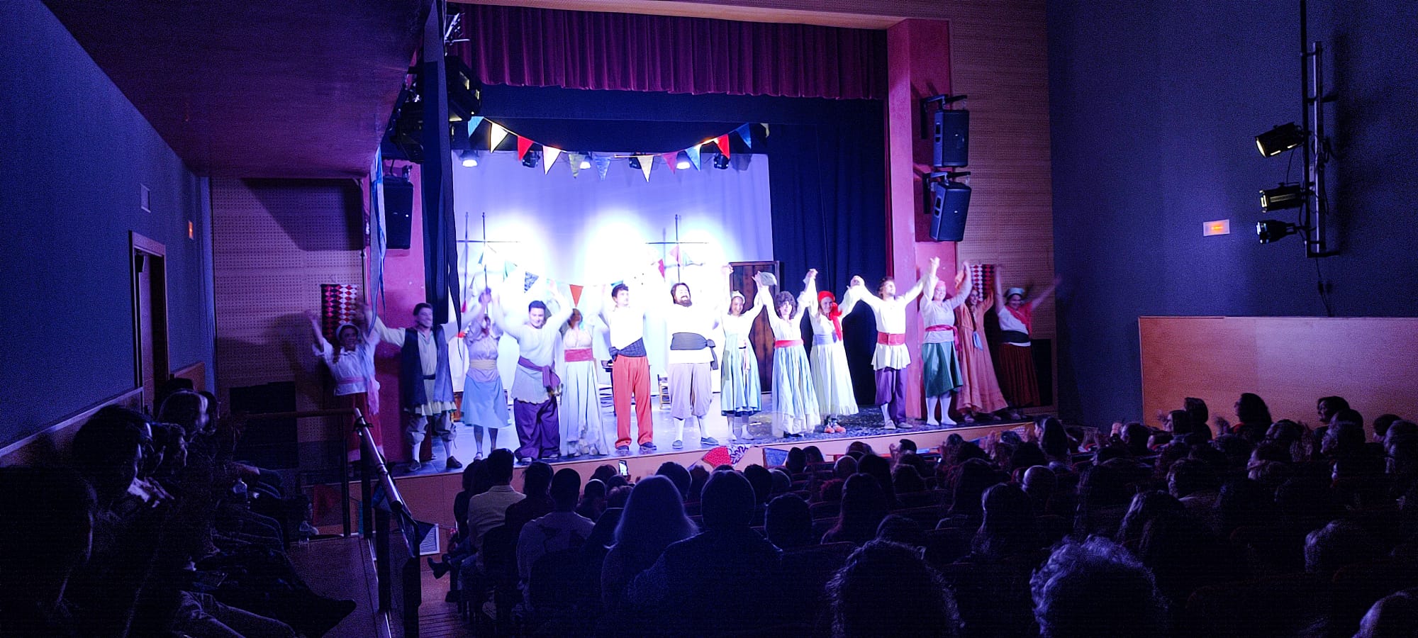 Teatrados conquista Almedinilla con una brillante noche de entremeses y teatro popular