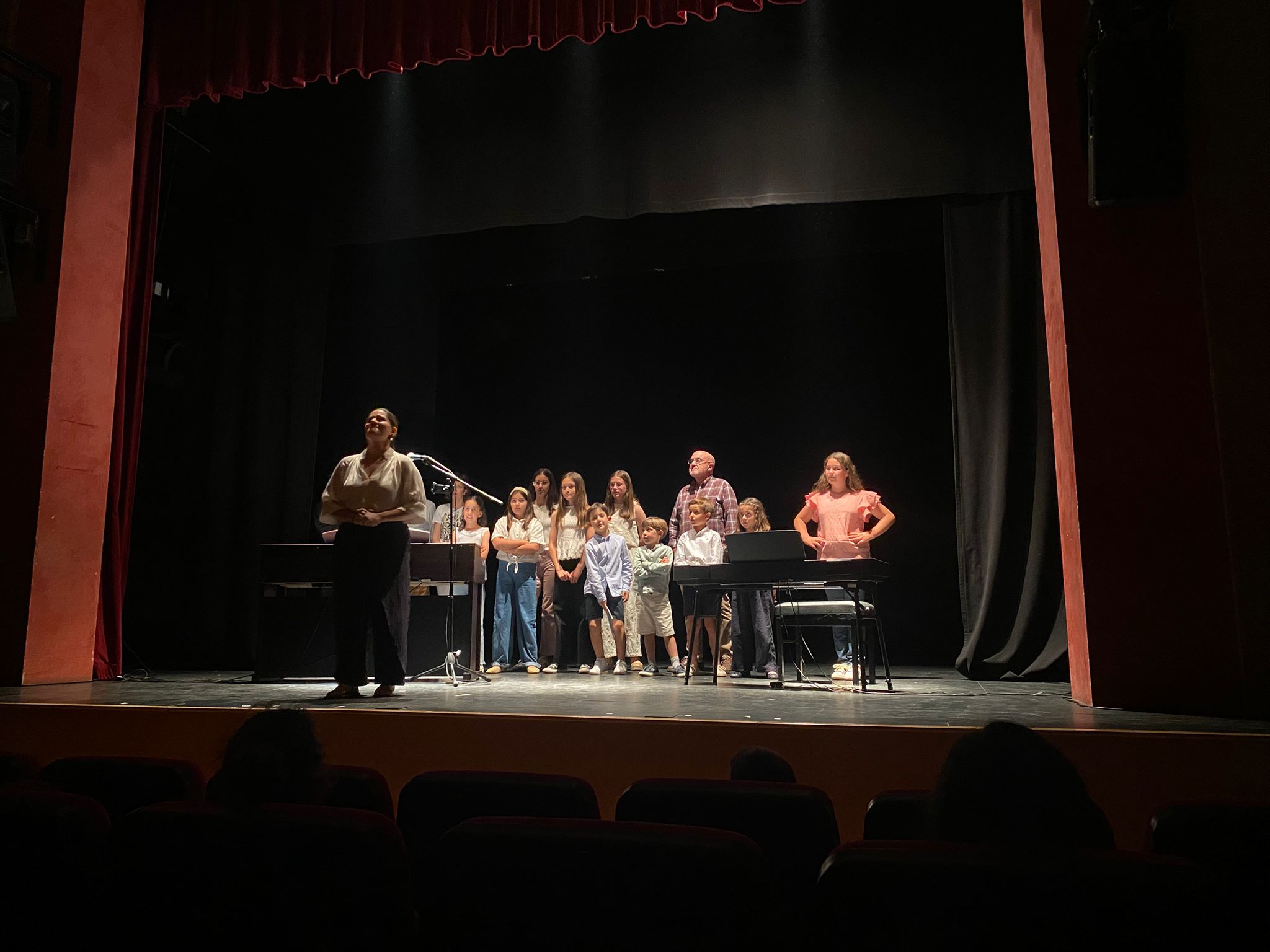 La música y el talento joven brillan en el concierto final de los Talleres de Educación Musical